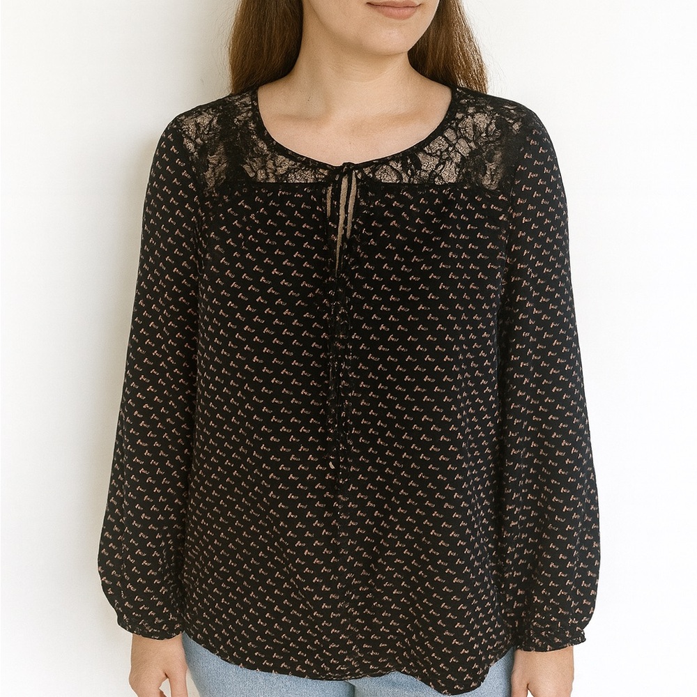 Maggie + Me blouse with lace, Size L